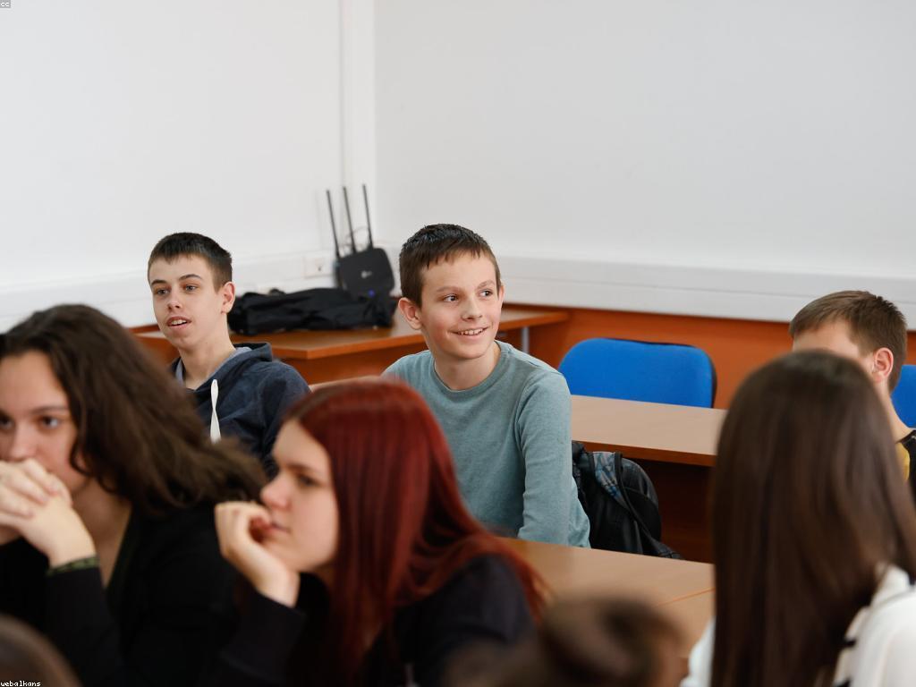 អត្ថិភាពនៃព័ត៌មានស្លុតលើយុវជន