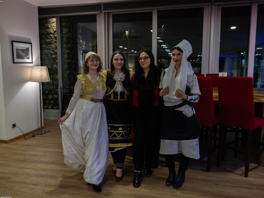 ប៉ះពាល់នៃព័ត៌មានស្លុតលើការប្រាស្រ័យទាក់ទងរបស់យុវជន